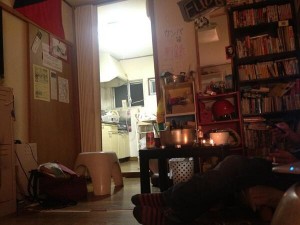 部屋は10畳ほどの広さ