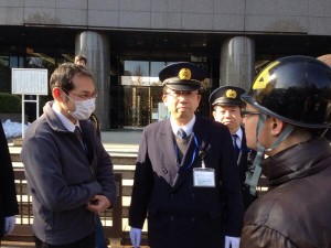 事務官が対応にあたり、検事大原氏は現れず