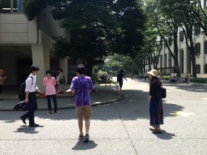 上智大学でもビラまき